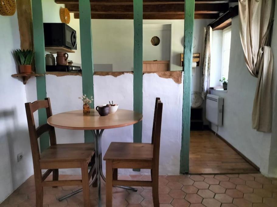 Charmante Maisonnette En Pierre Écardenville-sur-Eure Exterior foto